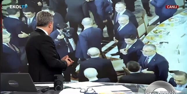 Erdoğan ile Sırrı Süreyya Önder, Meclis'teki iftar programında tokalaşıp sohbet etti.