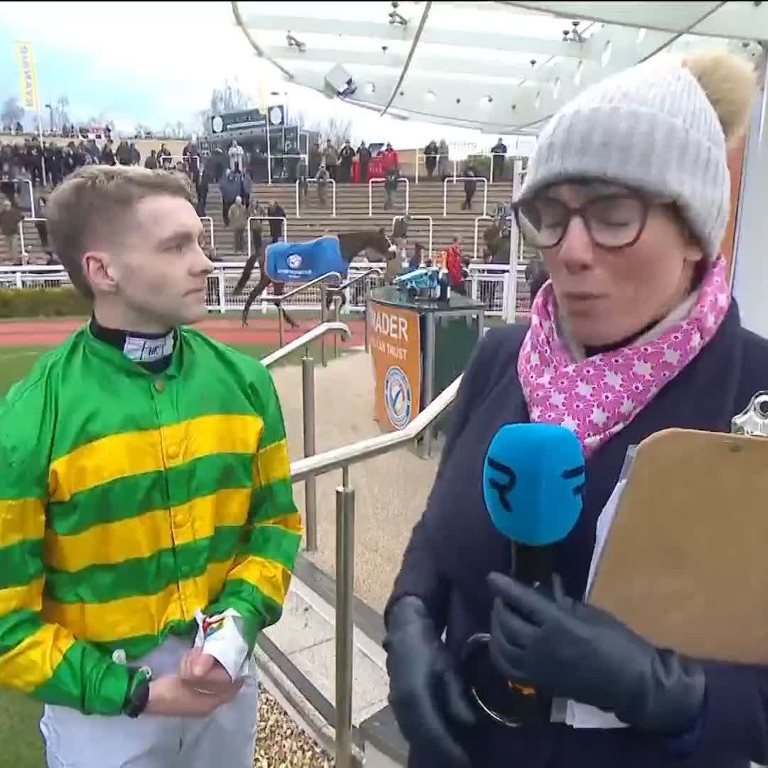 🗣️ "Michael used to stay with me during Cheltenham." Jonjo O'Neill Jr. remembers unbelievable human being Michael O'Sullivan as the help of a Cork armband carried him & Jagwar to victory in the Plate 👇🏻