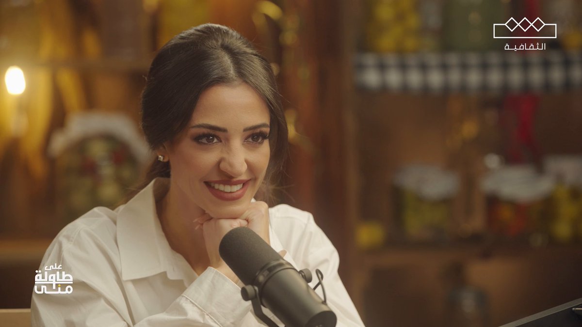 لبنى عبدالعزيز من على طاولة منى: ليه الرجل يطبخ لازم يعمل حاجات أهم لازم يوفر في البيت الاشياء اللي تنطبخ، مين يطبخ؟ مش قضيته..