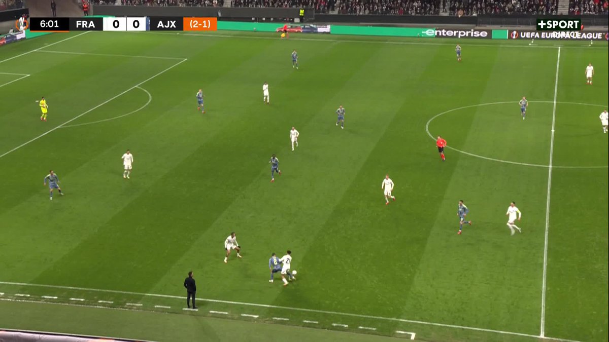 L’intelligence de jeu d’Hugo Ekitike pour servir le virevoltant Jean-Matteo Bahoya. 🇫🇷⚡️⚽️ French effect à Francfort. 🎥 CANAL+ Foot