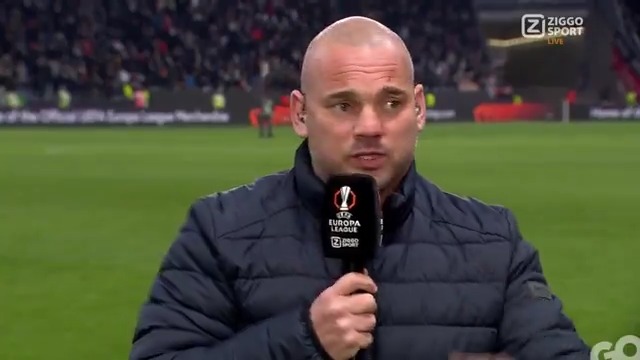 'Je moet je 𝐤𝐚𝐩𝐨𝐭 𝐬𝐜𝐡𝐚𝐦𝐞𝐧!' 🤬 Wesley Sneijder loopt helemaal leeg na de eerste helft van Ajax 😳 #ZiggoSport #UEL #FRAAJA