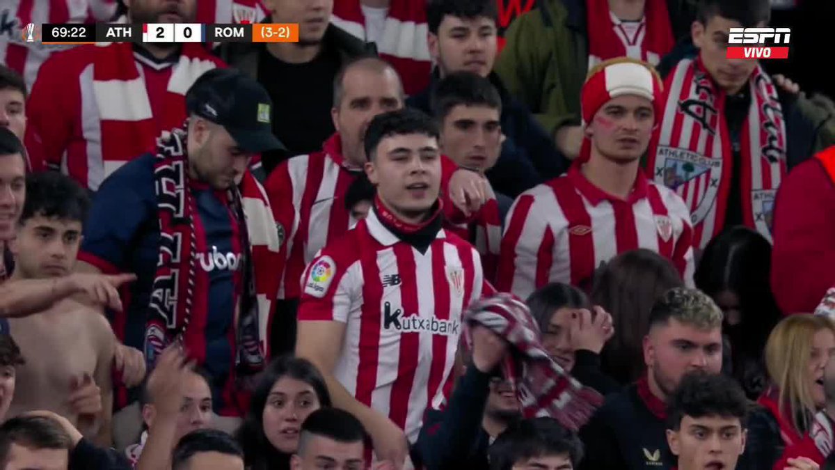 ¡NACIÓ UNA AMISTAD! Camiseta de San Lorenzo en plena tribuna del Athletic Club. 📺 Toda la #UEL, por #DisneyPlus