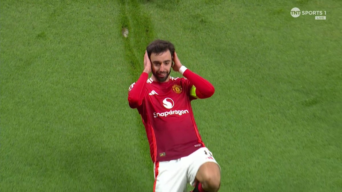 IT'S THAT MAN AGAIN! Bruno Fernandes slots home another penalty to give Man United a 3-2 lead on aggregate over Real Sociedad 👏 📺 TNT Sports & discovery+ UK