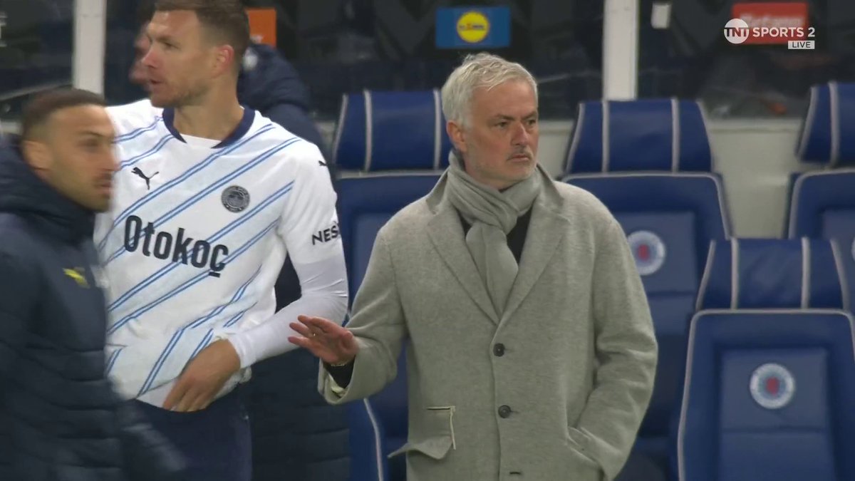 Sebastian Szymanski at the DOUBLE โ๏ธ Jose Mourinho tells his players to calm down after Fenerbahce draw level in the tie at Ibrox ๐
๐บ TNT Sports & discovery+ UK