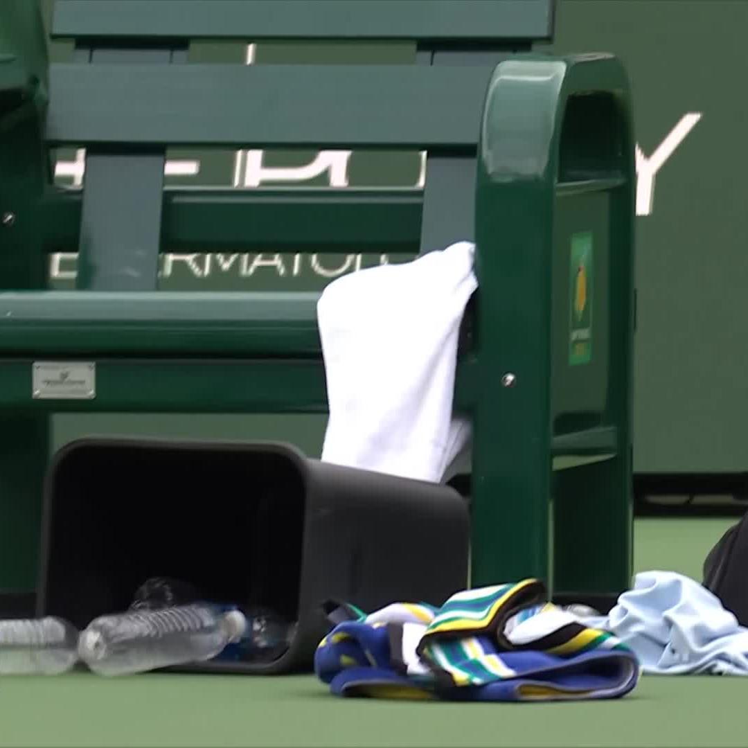 Not something you see every match 😲 #TennisParadise