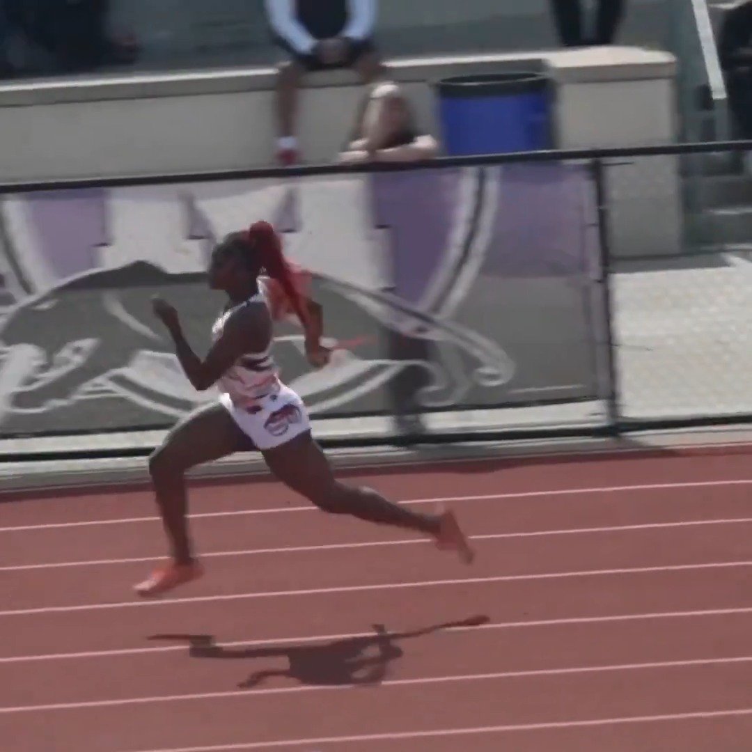 🚨Lancaster breaking the high school girls 4x100m national record in 43.84! (🎥: bangmediatx/YT)
