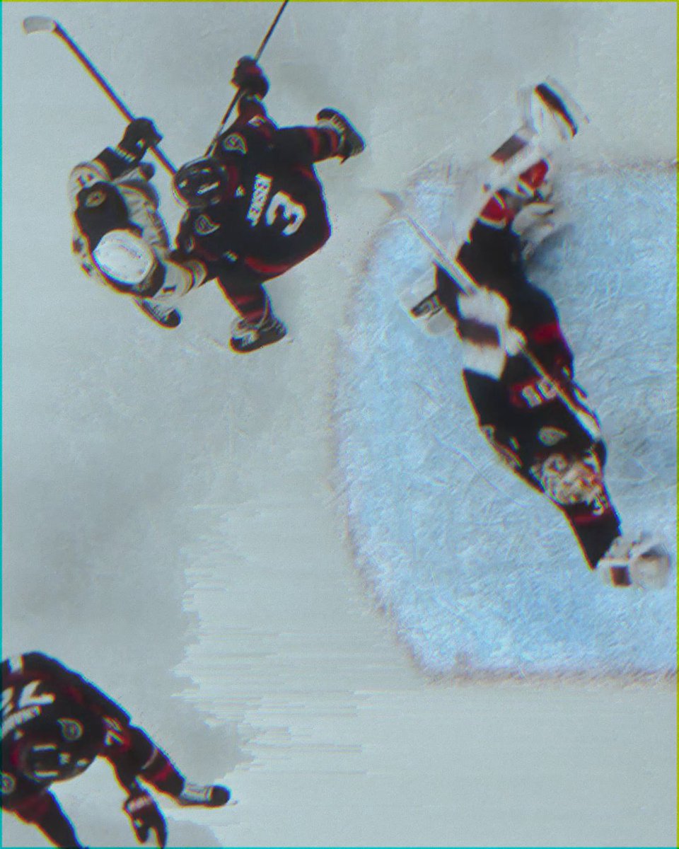 One of the greatest saves you will ever see 🤯 Pure brilliance from Linus Ullmark!