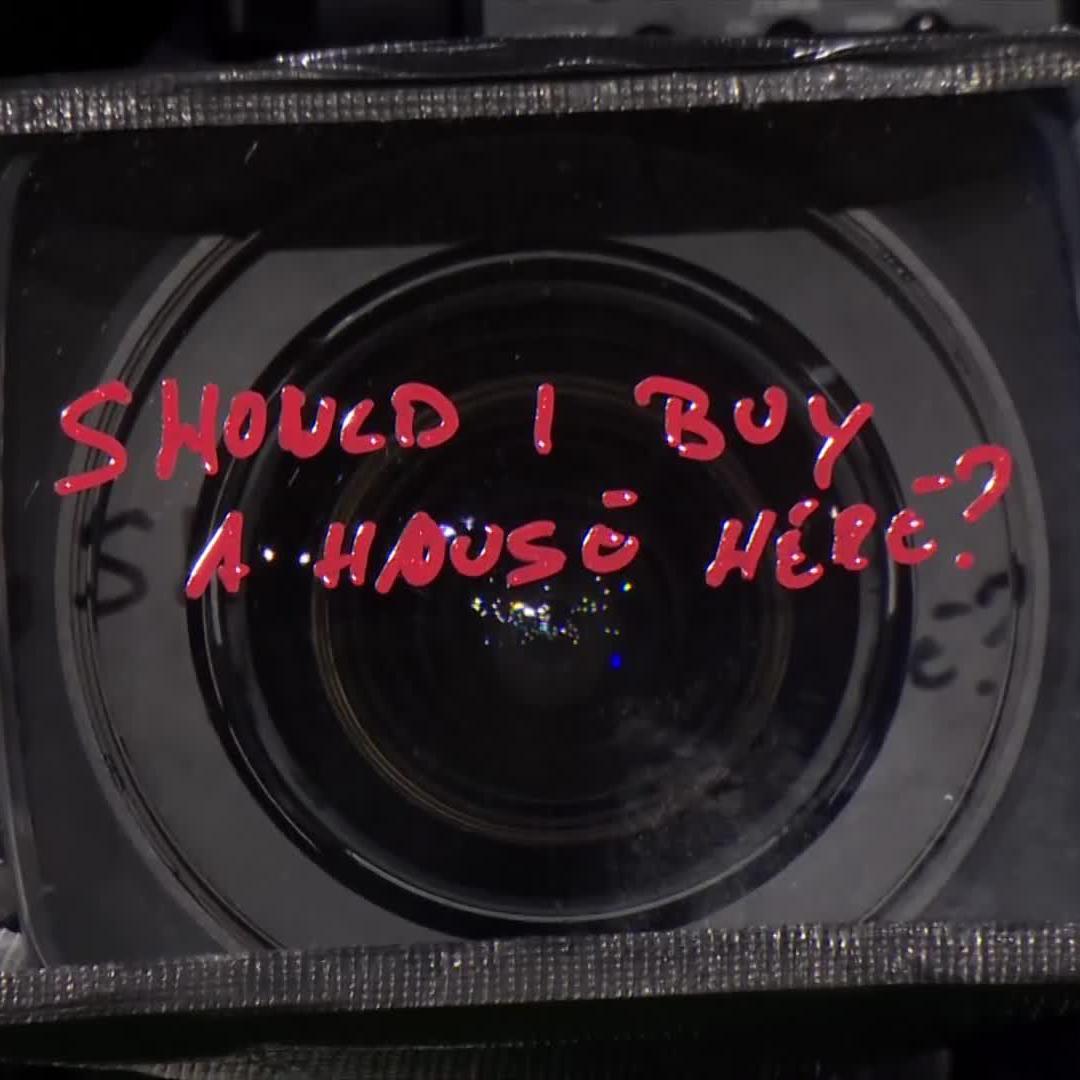 'Should I buy a house here?' ๐ Carlos Alcaraz this is your home away from home ๐ #TennisParadise