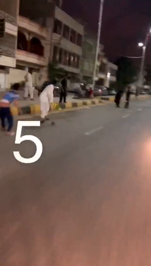 The Ramadan night street cricket craze in Karachi 🙌 #YourShots by Taha Bilal