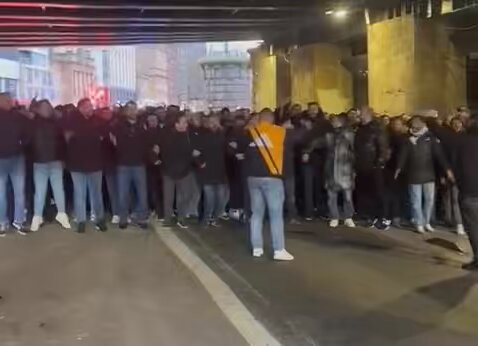 Bizim Fenerbahçeliliğimizi yüreğimizden söküp alamazlar. Bizi kardeşlerimizden de alamazlar. #gfbeurope