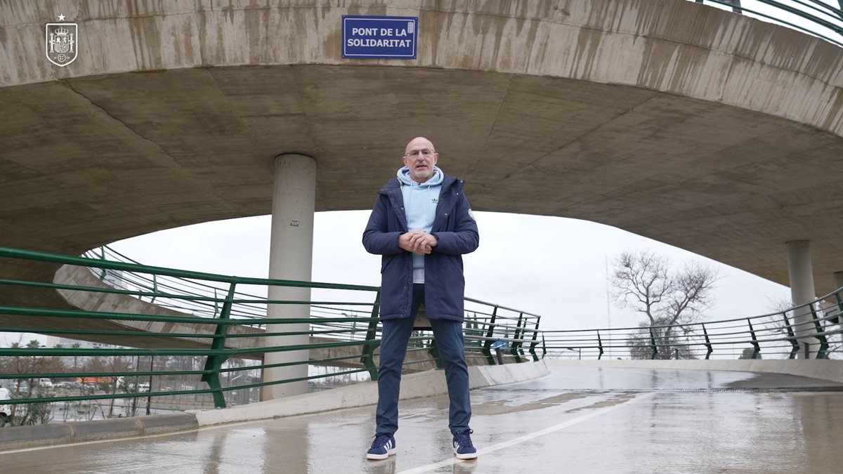 🌉 Unidos por el fútbol y la esperanza. El puente que se convirtió en un símbolo de solidaridad es el escenario de la lista de Luis de la Fuente para los cuartos de final de la #NationsLeague. 𝗡𝗼 𝗼𝘀 𝗼𝗹𝘃𝗶𝗱𝗮𝗺𝗼𝘀, 𝗩𝗮𝗹𝗲𝗻𝗰𝗶𝗮. #VamosEspaña