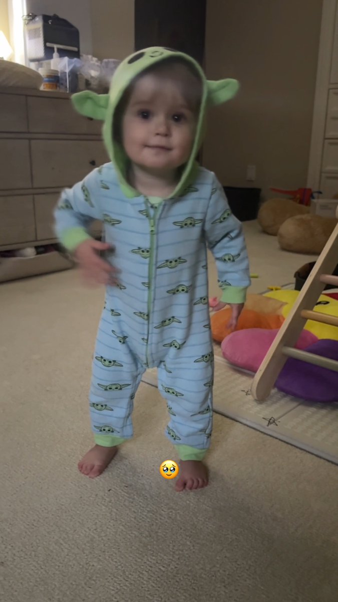 Is that… Baby Yoda spotted in Beverly Hills?! 🤩🥰 #CutesieCrew