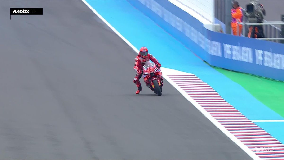 Aaaand here comes Marc Márquez, who goes into the 1:39s! 🆙 #ArgentinaGP 🇦🇷