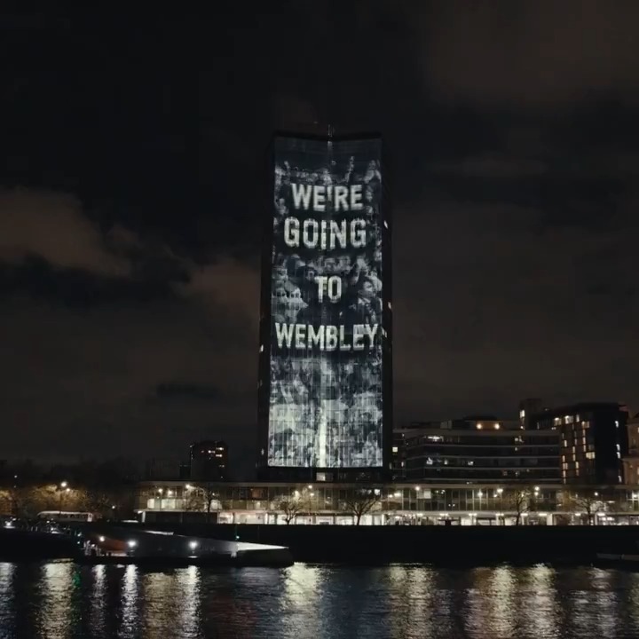 Newcastle United take over London! 🔥 Sela lights up major London landmark ahead of the Carabao Cup final! 🏆