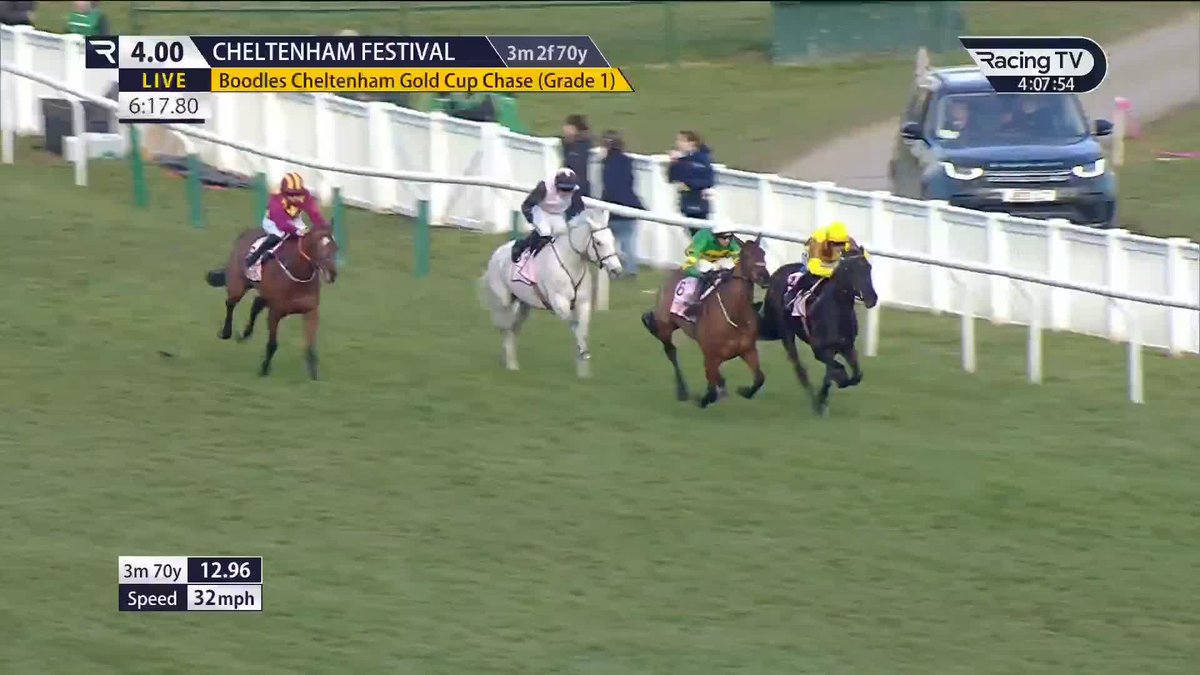 THE KING HAS BEEN BEATEN! 👑 INOTHEWAYURTHINKIN stays on powerfully to beat GALOPIN DES CHAMPS in great style for Gavin Cromwell! 🏆 🇮🇪 Galopin Des Champs sadly couldn't make history today! 🥹 #CheltenhamFestival