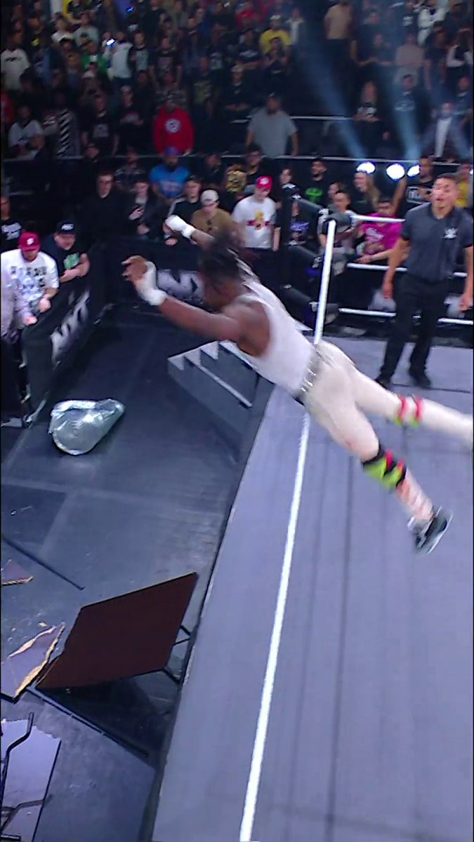 .Je’Von Evans continues to defy gravity 🤯 #WWENXT | #WWERoadblock
