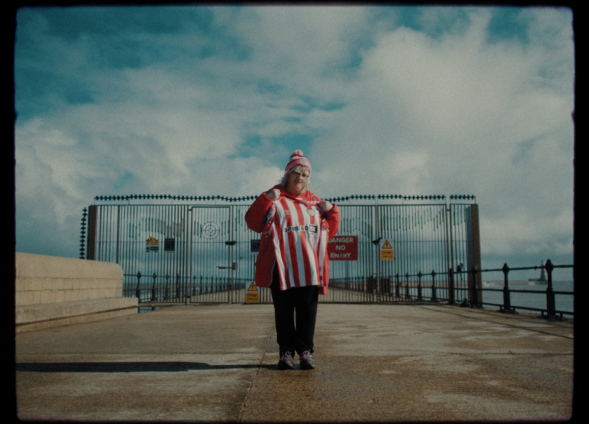 🔙 In 2023, successive storms destroyed parts of Roker Pier, our beloved local landmark. Maureen is a lifelong Sunderland supporter and volunteer tour guide for the Roker Pier. To mark #GreenFootballsGreatSave, Maureen tells us her story. 💚