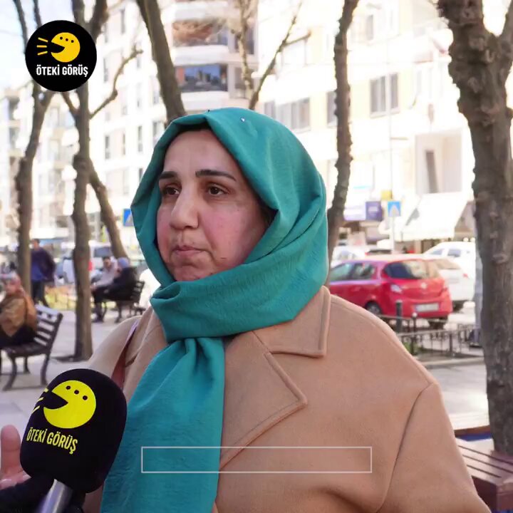 Eski AKP’li kadın; "Erdoğan'ı seviyorum ama artık oy kullanmayacağım kusura bakmasın. Çok zor şartlarda yaşıyoruz. Bebek mamaları altın fiyatında. Sabrettik bu hale geldik." 🗣️Seçim günü yine gider son defa Erdoğan’a oy verir mi sizce ? #ErkenDeğilHemenSeçim #AçlıkVarDahaNeOlsun