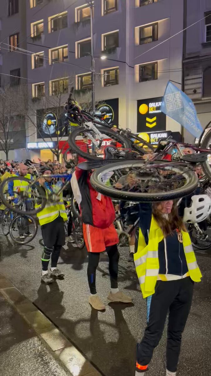 Kako drugaciji osecaj ❤️ prvi biciklisti