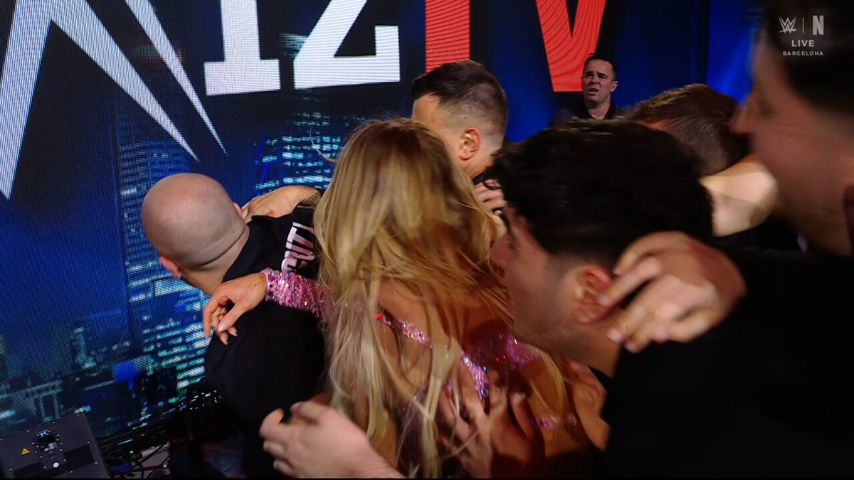 TIFFY DESATA LA LOCURA EN BARCELONA 🔥 #WWEenNetflix #SmackDown