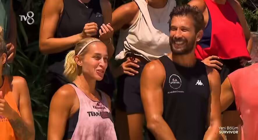 ÖDÜL KIRMIZI TAKIMIN 💪🏼❤️ Adem: "Vallah açıkcası bir ödülden de eksik kalsınlar hiç önemli değil. Kendimize gelebilmemiz için böyle bi dünya yüzü görmemiz lazım. Birbirimizden farklı yüzler görmemiz lazım. Bugün bence ilk ışığı yaktık, bundan sonra da inşallah yakmaya devam edeceğiz." [ #Survivor2025 #AdemKılıççı #AKFC ]