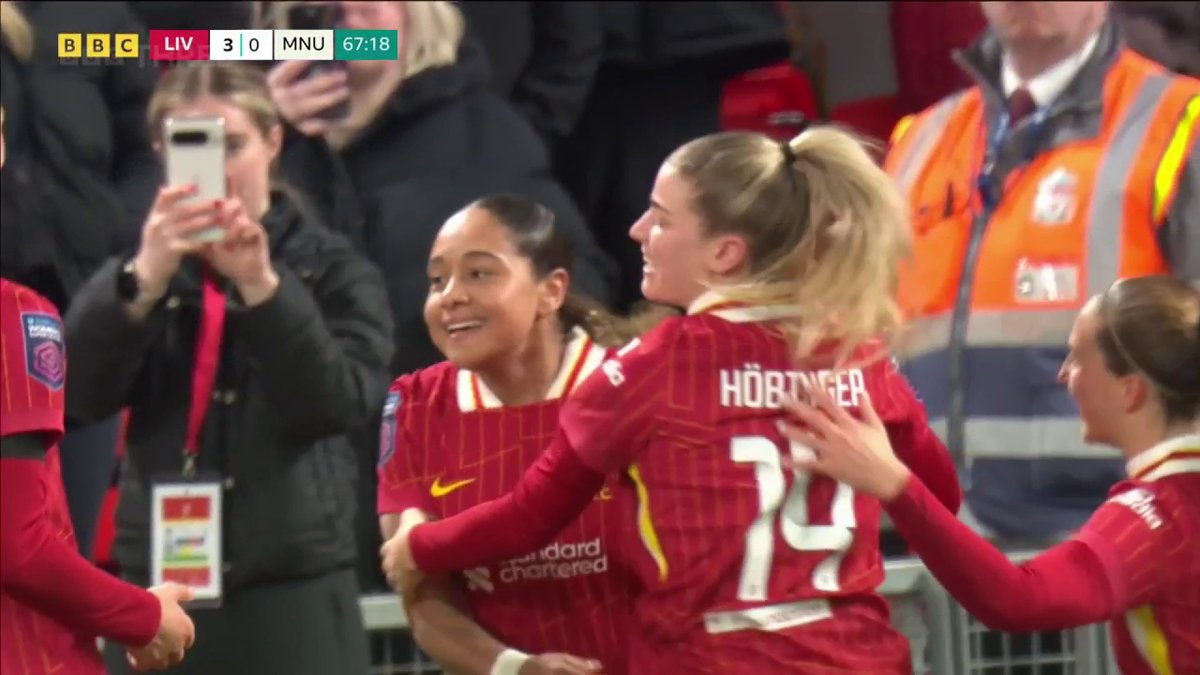 Olivia Smith steps up from the spot... and scores! Liverpool lead Man Utd 3-0 😳 📱 Watch live on @BBCThree, BBC iPlayer and BBC Sport online and app. #BBCFootball