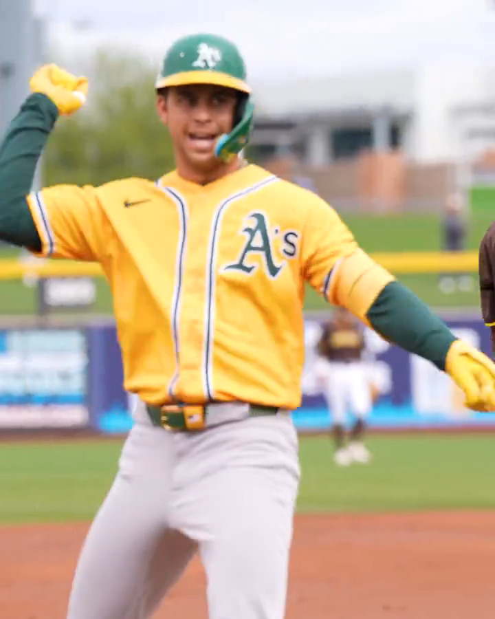 Max Muncy stand-up triple! A's No. 7 prospect Max Muncy, that is. #SpringBreakout
