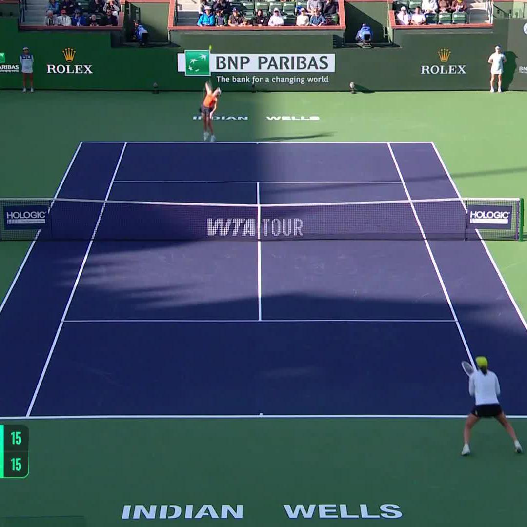 Iga Swiatek with a beautiful point against Mirra Andreeva at Indian Wells. She’s truly mastered the art of defense to offense. What an athlete. 🇵🇱❤️