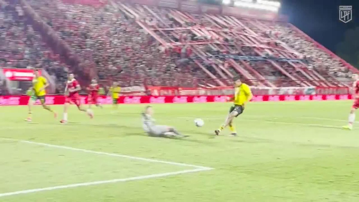 Una imagen espectacular: atención al movimiento de Tobías Leiva para el 2-0 de Aldosivi vs. Argentinos Juniors. 📹 Liga Profesional de Fútbol