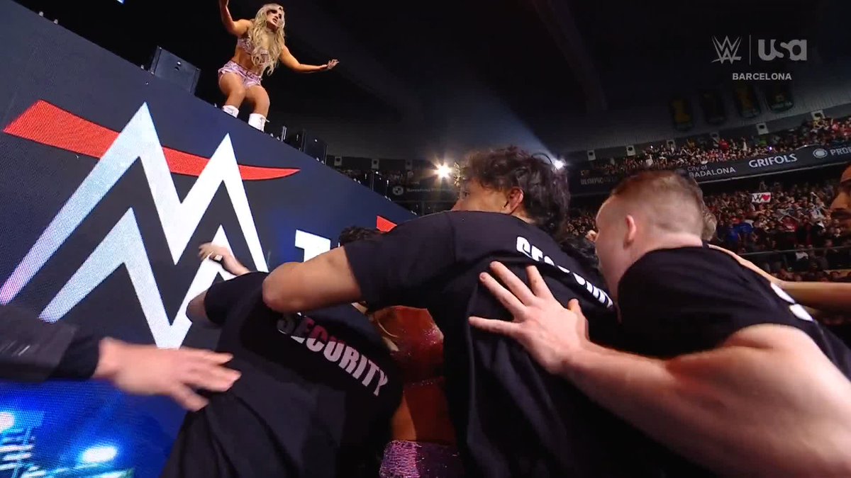 "There's a new queen in town!" Tiffany Stratton just went FLYING 😱 #SmackDown