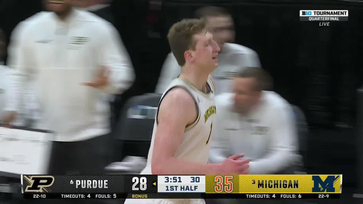 Reminder: Danny Wolf is a 7-Footer 🔥 He knocks down this corner three to extend Michigan Men's Basketball's lead 👏 #B1GMBBT on BTN 📺