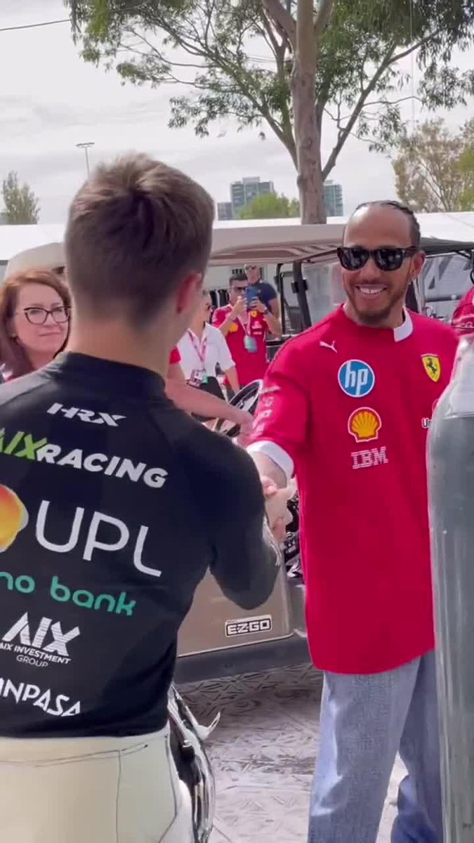 "MI OBJETIVO ES LLEGAR A CORRER CONTRA VOS LO MÁS PRONTO POSIBLE". El paraguayo Joshua Duerksen y un encuentro TOP con Lewis Hamilton en la previa de la Carrera Sprint de Fórmula 2. 📹 IG/aix.racing