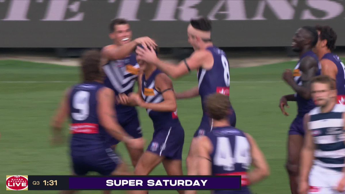 MAKE THAT FOUR IN FOUR MINUTES FOR THE DEBUTANT ๐คฏ Murphy Reid, remember the name ๐ #AFLCatsFreo