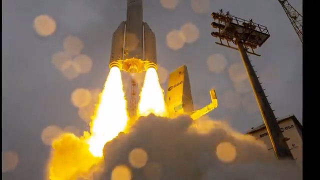 🚀Jump into the weekend with an #Ariane6 liftoff timelapse, because, why not? 🔊Surprisingly for a timelapse, this video features the original liftoff sounds🔉 🛰️Flight #VA263 launched Direction générale de l'armement 🇫🇷's CSO-3 satellite into orbit with Arianespace