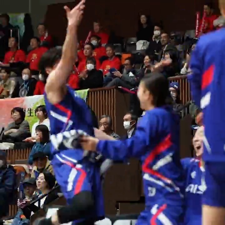 ザワつくベンチ😲😲 サンブ アストゥ選手のひねりのバックショットに渡嘉敷選手も驚きを隠せない😱 【公式】アイシンウィングス🏀AISIN WINGS #大樹生命Wリーグ #Wリーグ