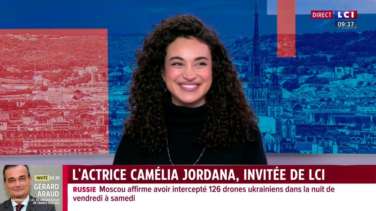 🗣️ "C'est un peu comme les comédies à l'italienne, il y a toujours un fond social, on va parler de déclassement social, d'éducation, de logement,... C'est un film très riche" 📽️ Camélia Jordana, à l'affiche du film "Reine mère" est l'invitée d'Anne-Chloé BOTTET dans Les Matins LCI Week-End