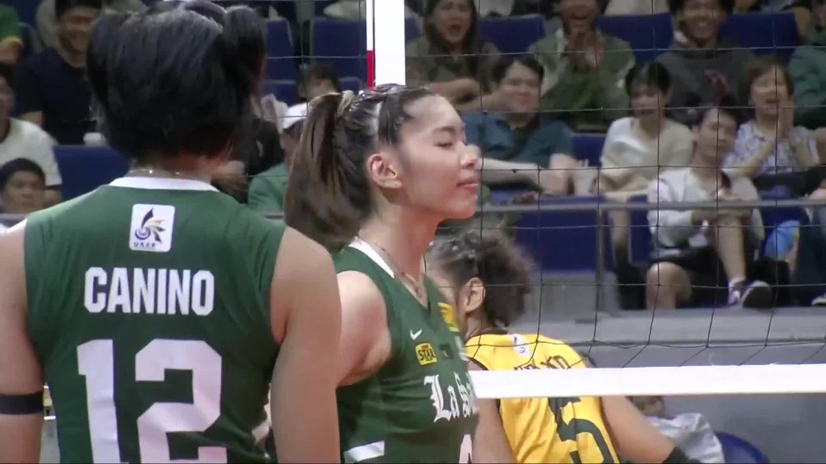 THE SWAG GOES ON 🔰x🏹 Faida Bakanke powers through the block for FEU, adding some swag to the celebration, but Alleiah Malaluan fires back for La Salle to keep the high energy going! #UAAPSeason87 #StrongerBetterTogether #LegendsStartHere #OneSports