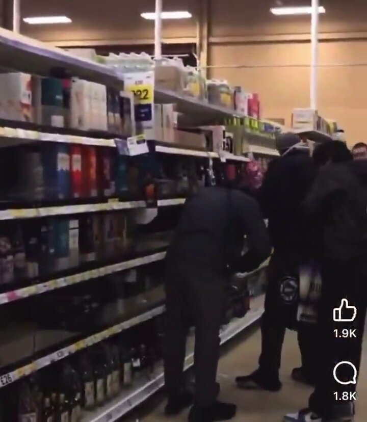 🇬🇧 Meanwhile at a Tescos in West Drayton, UK Take what you want whenever you want - Security Guards in the UK now under strict instructions not to ever engage &amp; the thieves know it.