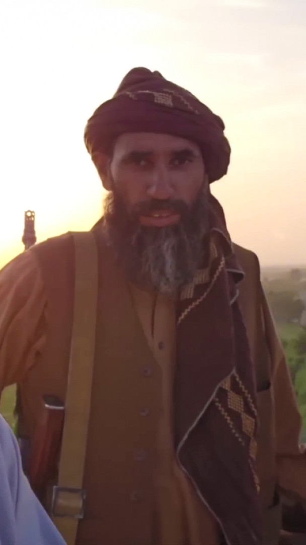 Selfies, pédalo et AK-47: des youtubeurs filment leurs vacances chez les talibans