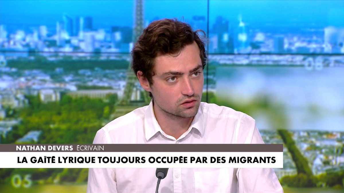 Nathan Devers à propos des riverains se plaignant de l'occupation de la Gaîté Lyrique par des migrants : «C'est étonnant de voir une population humaniste dans les urnes (...) et quand l'humanisme se retrouve en bas de chez elle, elle cesse de l'être», dans #MidiNewsWE