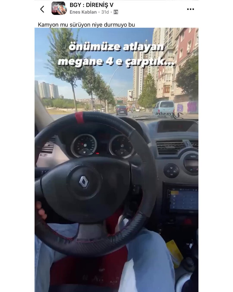 telefona bakıyor yola değil, size ehliyet vereni