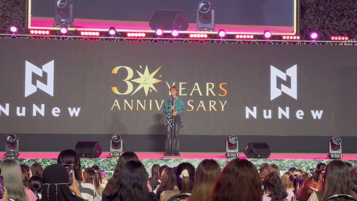 เพลง “ยอม” โดย “นุนิว” NuNew ในงาน Future Park 30 Years Anniversary 🎶✨ #30thFutureParkxZeeNuNew