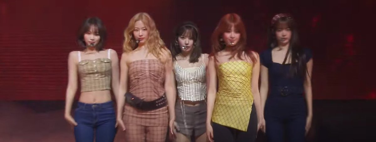 .LE SSERAFIM "Come Over" (#165) debuts higher than title track "HOT" (#197) on the Spotify US Chart, also becoming LE SSERAFIM's 1st ever B-side track to debut on the chart! #LE_SSERAFIM #르세라핌 #LE_SSERAFIM_HOT