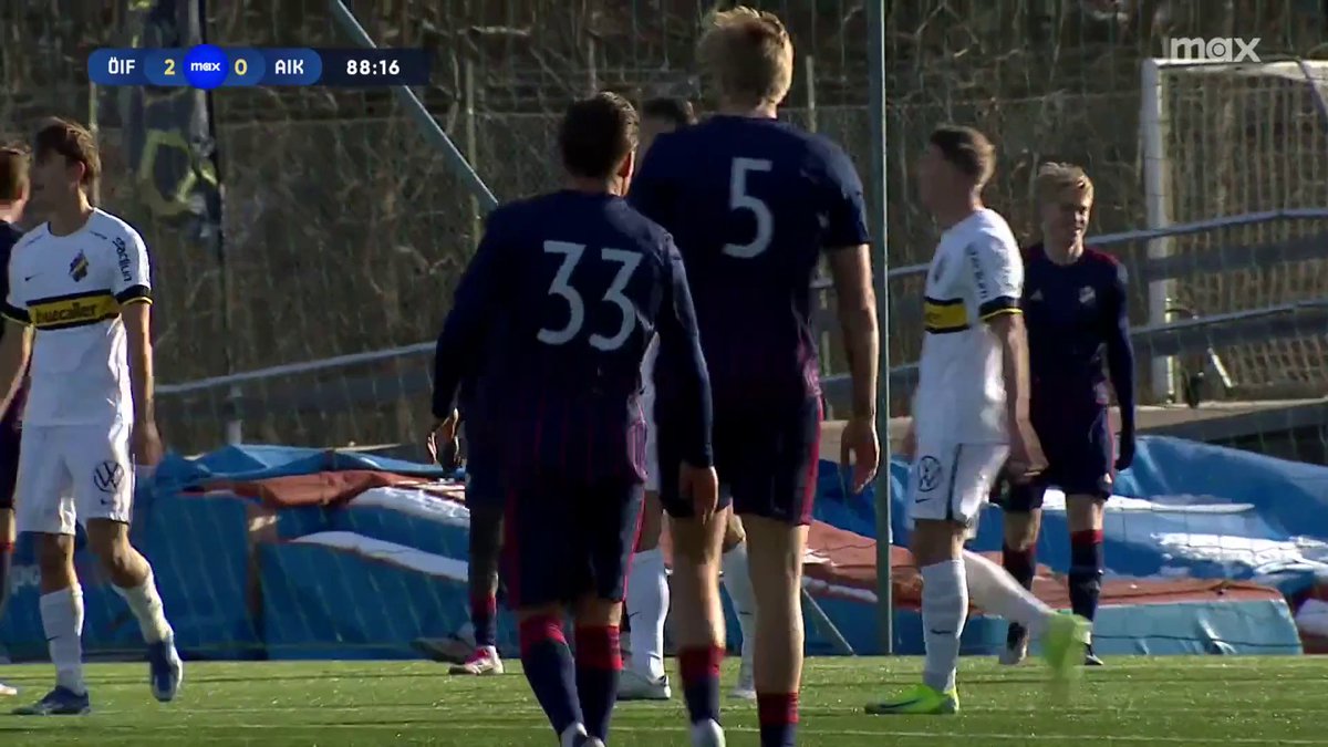 Oskar Gabrielsson sätter dit 3-0 för Öster mot AIK 🔴🔵 📲 Se matchen på Max
