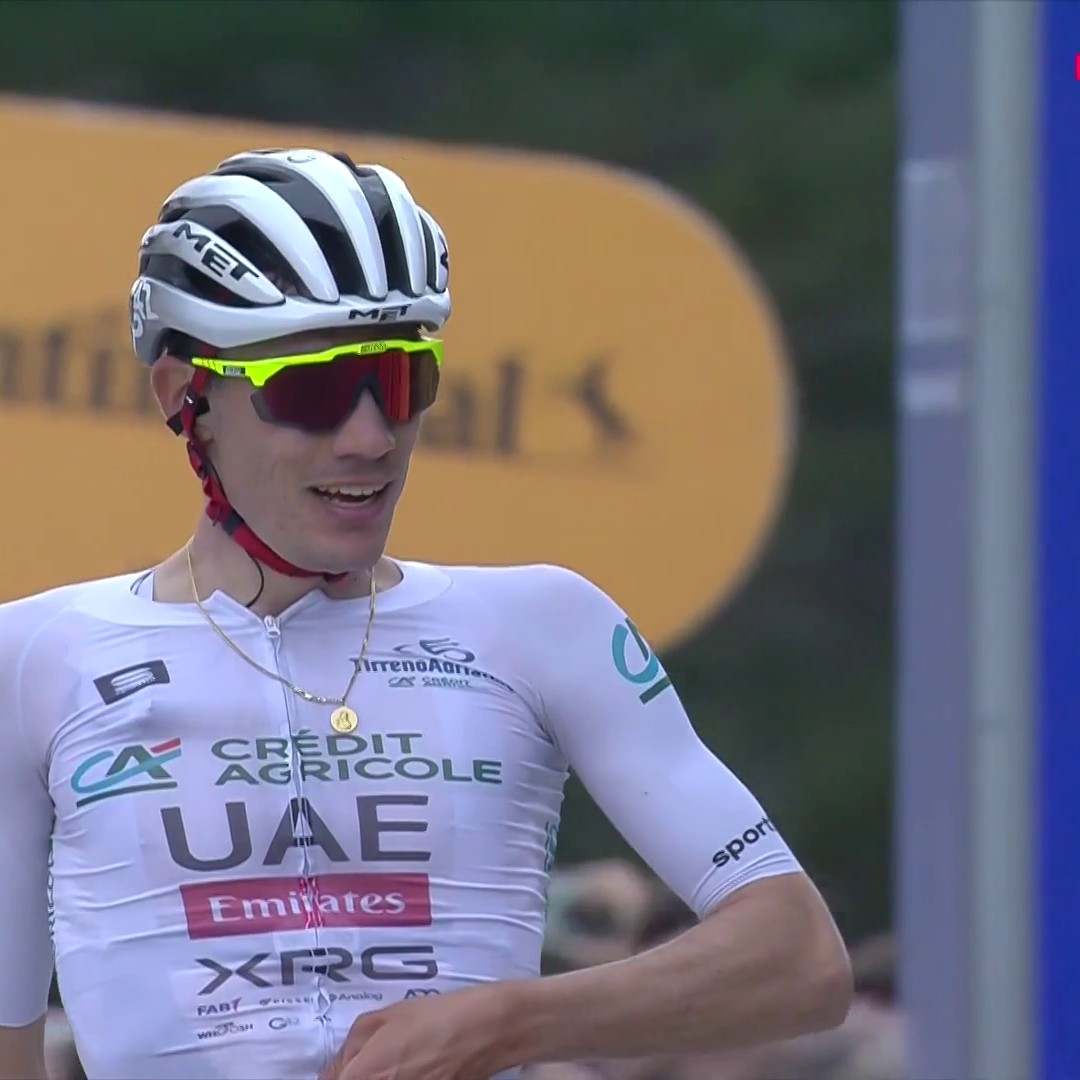ES UN DON JUAN ES UN SEÑOR DE LOS MARES 🔱 Juan Ayuso 🇪🇸 logra una victoria descomunal en Frontignano y tiene la #TirrenoAdriatico en el bolsillo 👏 #TirrenoAdriatico | #LaCasaDelCiclismo 🚴