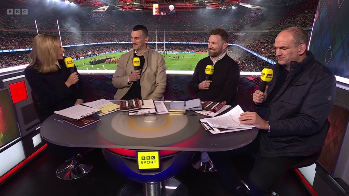 Imagine taking your dog for a walk and @samwarburton_ randomly rugby tackling you. 😅 #SixNations #BBCRugby
