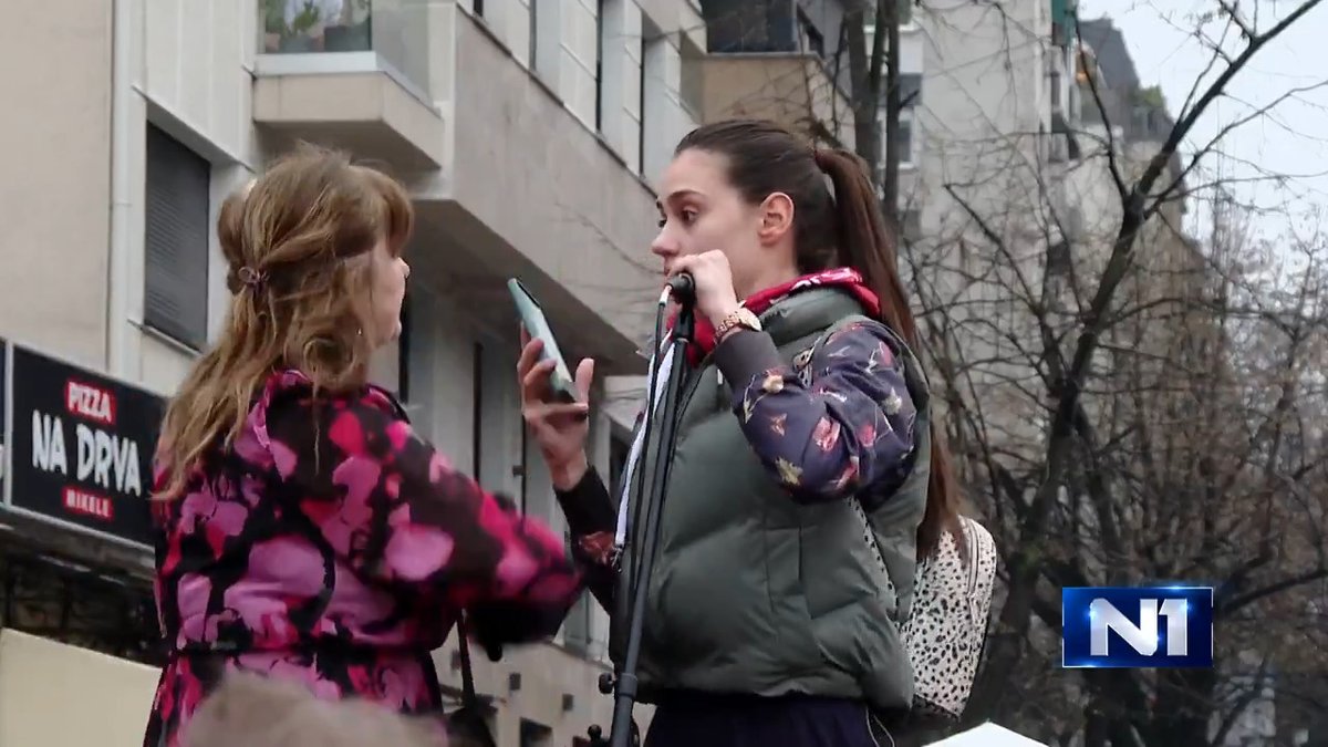 Žena napala studentkinju tokom govora na Slaviji!