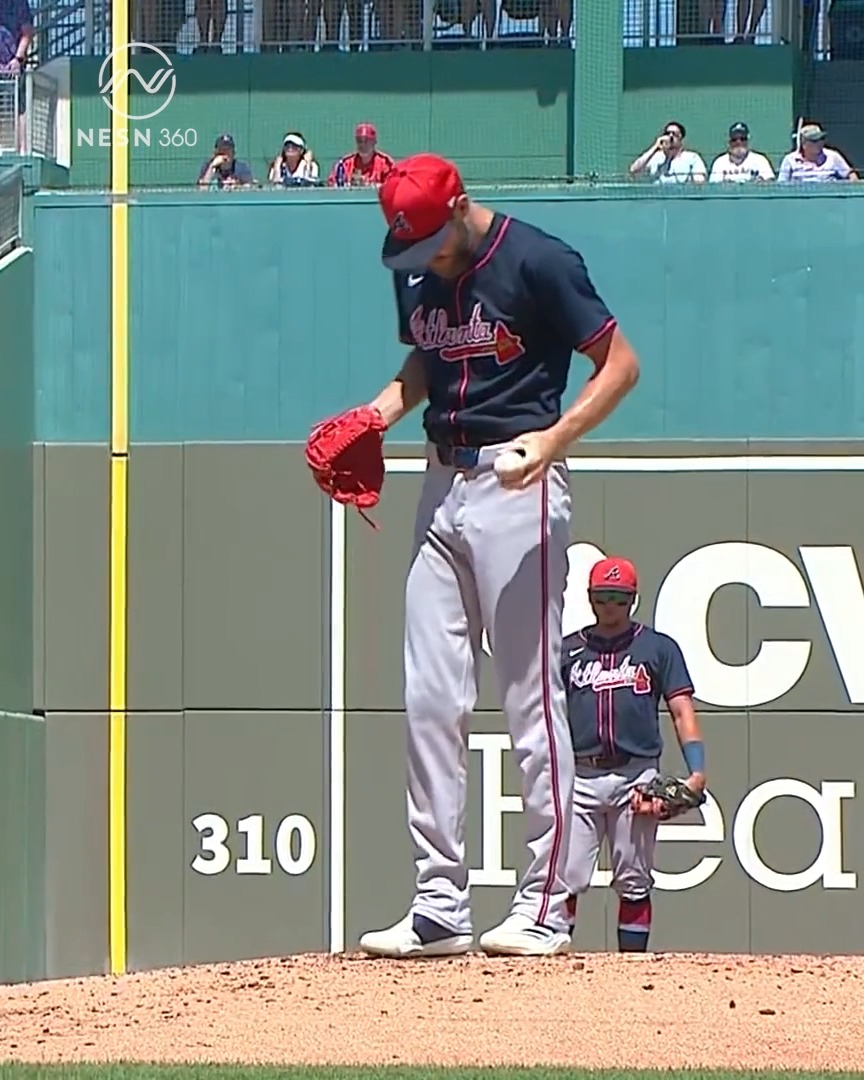 We'd recognize that twisting wind-up anywhere 🥹 Chris Sale opened the game with a nod to Red Sox legend Luis Tiant ❤️