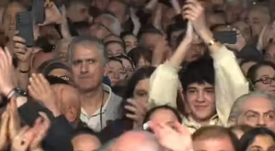 Ekrem İmamoğlu, “Bu eşsiz coğrafyada doğdum, büyüdüm ve şimdi dünyanın en güzel şehri İstanbul’da Belediye Başkanlığı yapıyorum. Beni o koltuğa oturtan, Mustafa Kemal Atatürk’ün Cumhuriyete yüklediği misyondur” dedi Trabzon yankılandı; “Mustafa Kemal’in Askerleriyiz”
