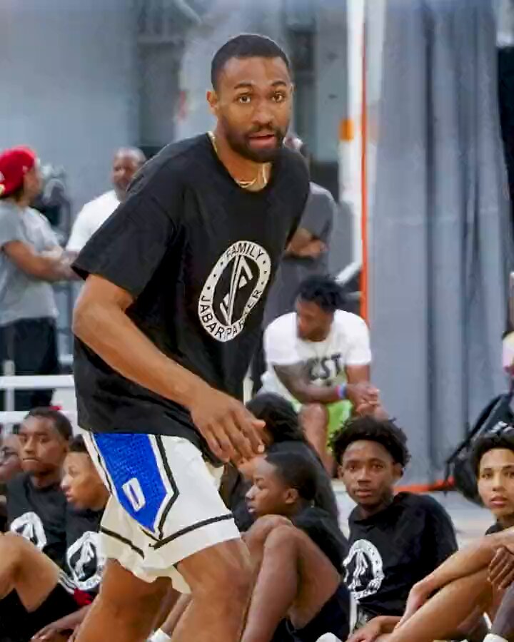 HBD JABARI PARKER He led Simeon to 4 straight Illinois state championships! Some footage of him at his free camp in Chicago after the campers challenged him